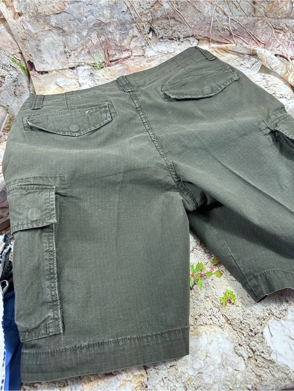 Old Navy size 32 men’s cargo shorts 0410